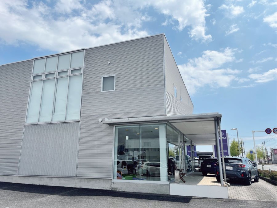 富士スバル株式会社様　外壁塗装・箱文字取付　施工前