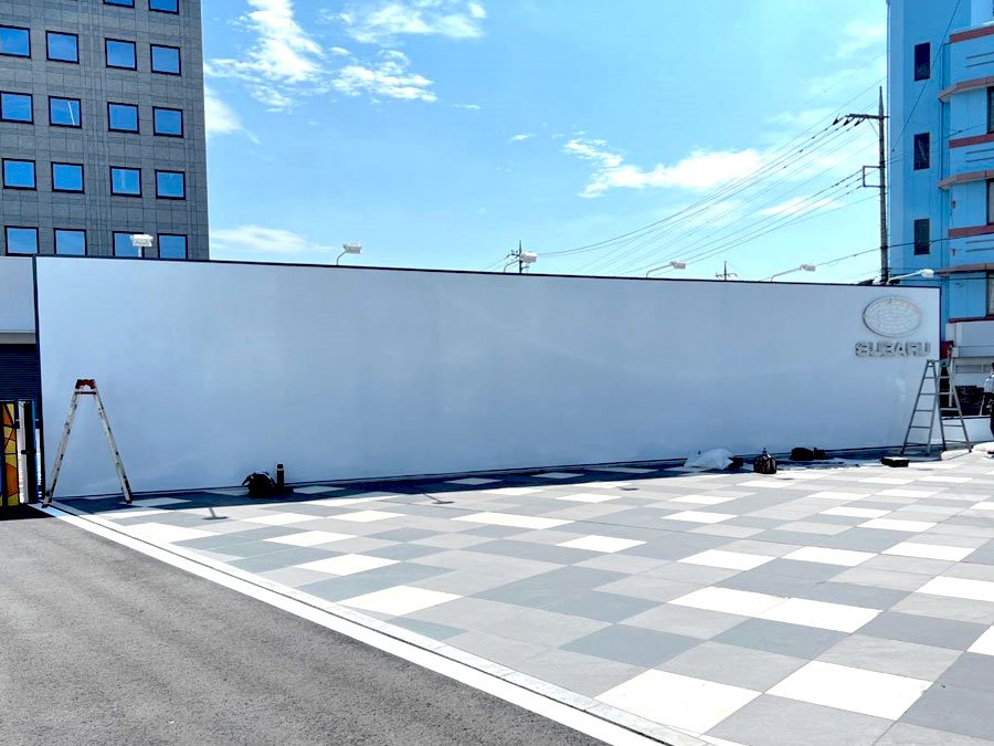 富士スバル株式会社様　旧看板取り外し・アルミ複合板張り替え・インクジェット出力物貼付　施工前